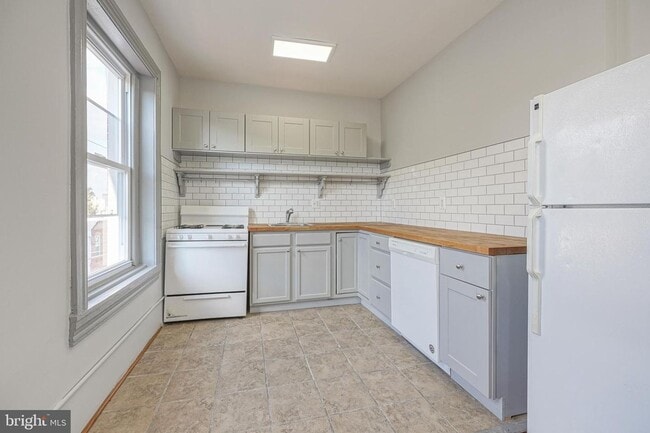 Building Photo - 1525 Tasker St Unit A Rental
