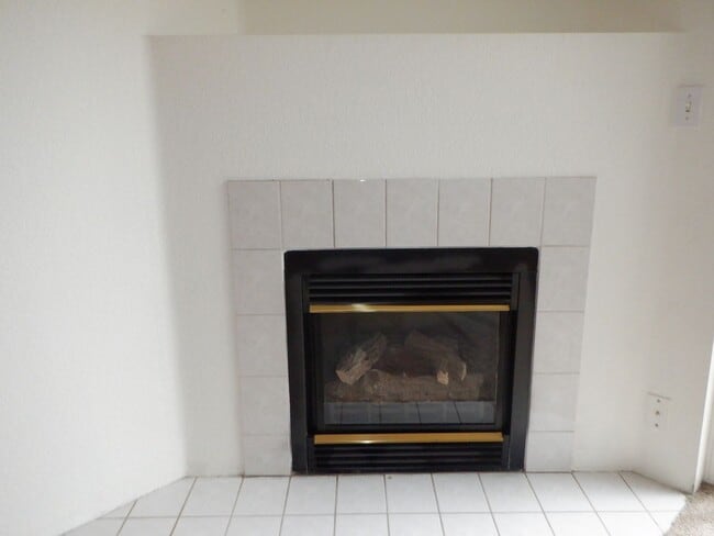 Photo - 1931 NW Hemlock Ave Unit A