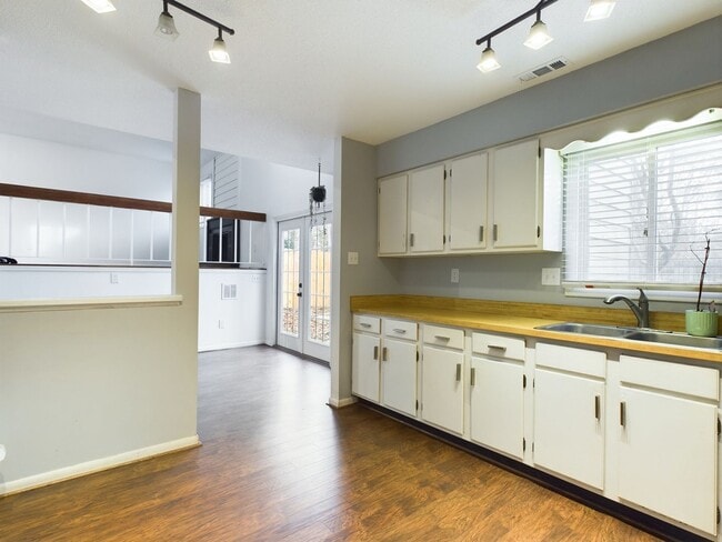 Photo - 1707 Foxfire Cir