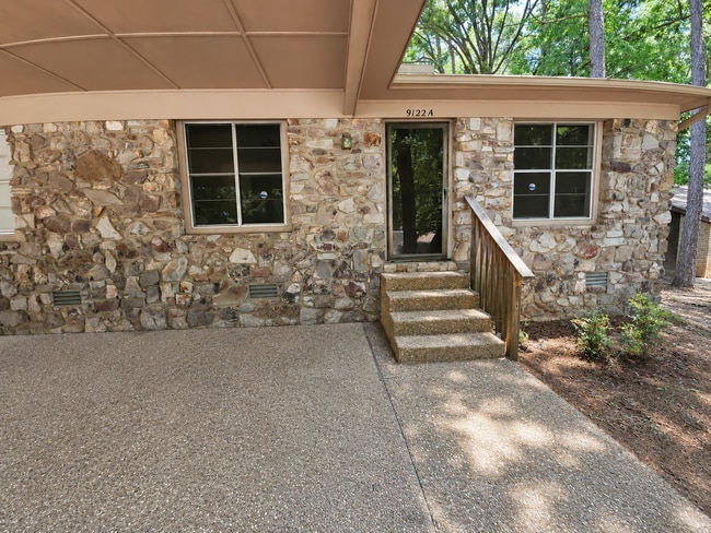 Building Photo - 9122 Tanya Dr Unit A