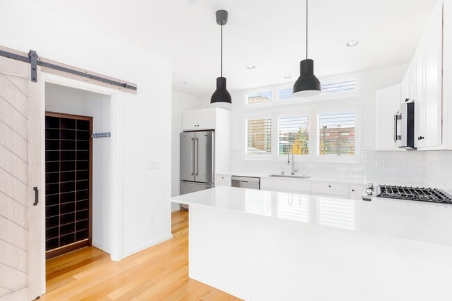 Photo - Gem in  Beacon Hill Neighborhood