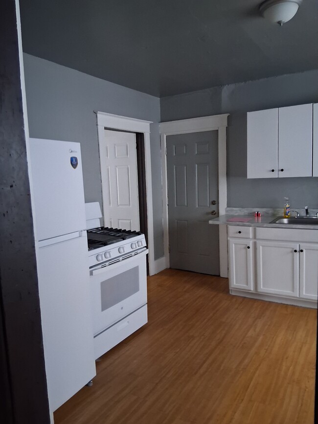 Building Photo - 38 Frederick St Unit Frederick St