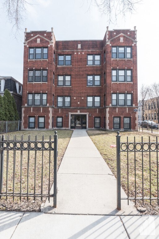 Building Photo - 2457 W Logan Blvd Unit 2455-2