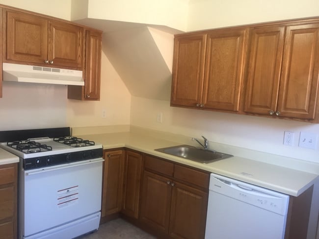 Kings Arms Garden Apartments