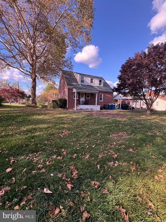 Photo - 927 Hamilton St