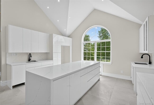 Photo - 18 Fordham Ln