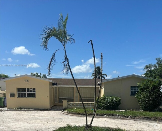 Building Photo - 7829 Embassy Blvd Unit 0 Rental