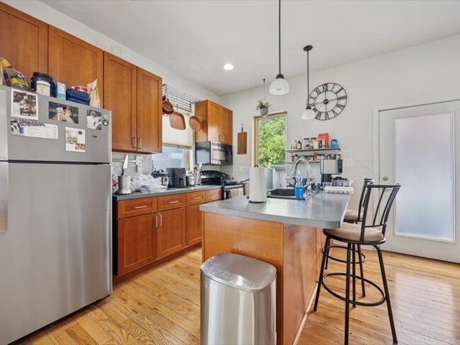 Building Photo - 928 S 15th St Unit B