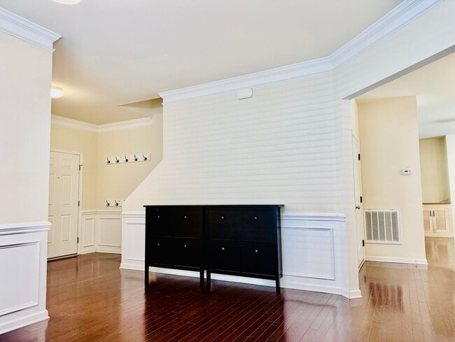 640 Collington Dr