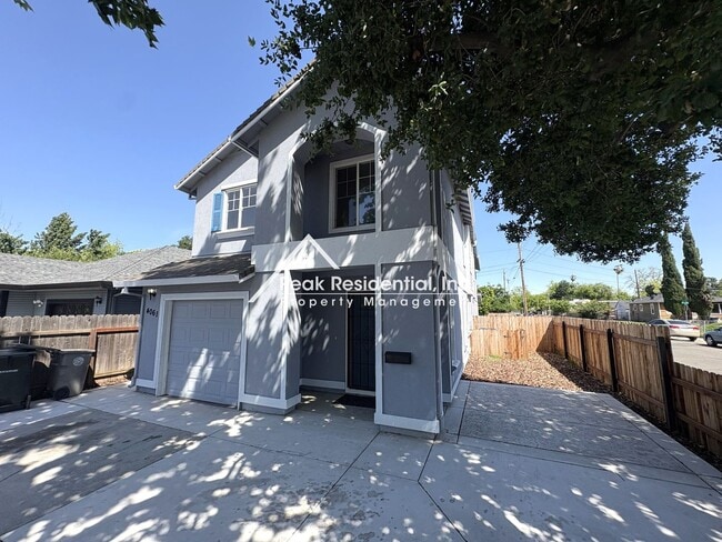 Photo - Great 4 Bd/2.5Ba Duplex with 1 Car Garage!