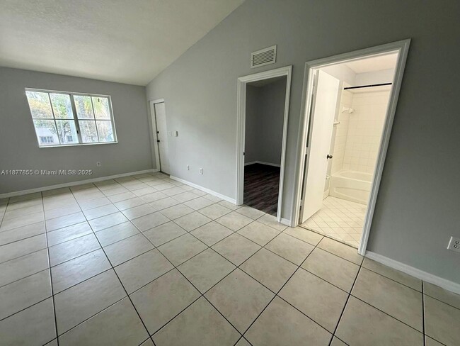 Photo - 2930 SE 13th Ave Unit 205-52