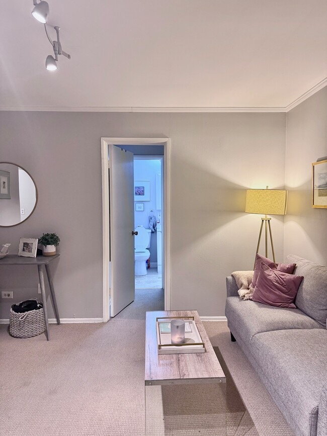 Photo - 426 W Barry Ave Unit 209