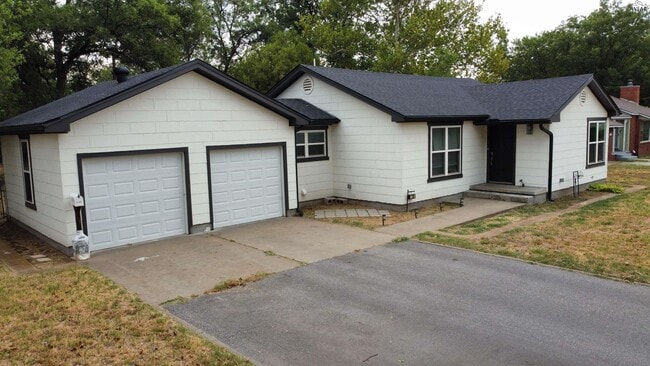 124 Rose St