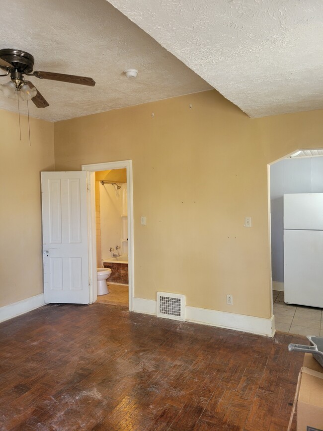 Living Area - 309 E Locust St Apartments