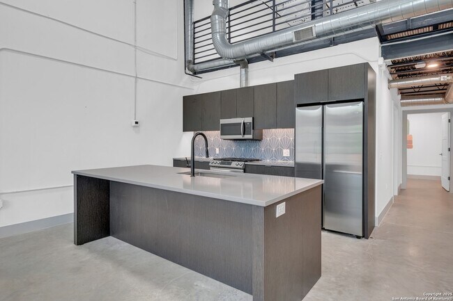 Photo - 215 Coca-Cola Pl