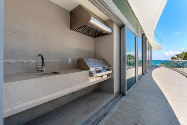 Building Photo - 9349 Collins Ave Unit 406 Rental