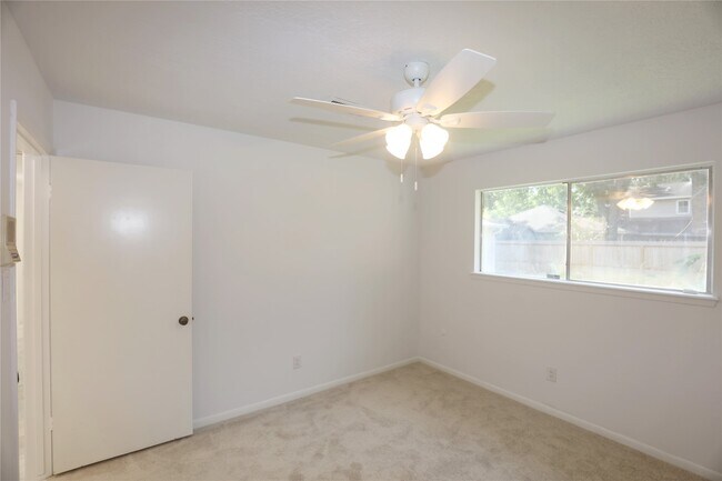 Building Photo - 2210 Shadowbriar Dr