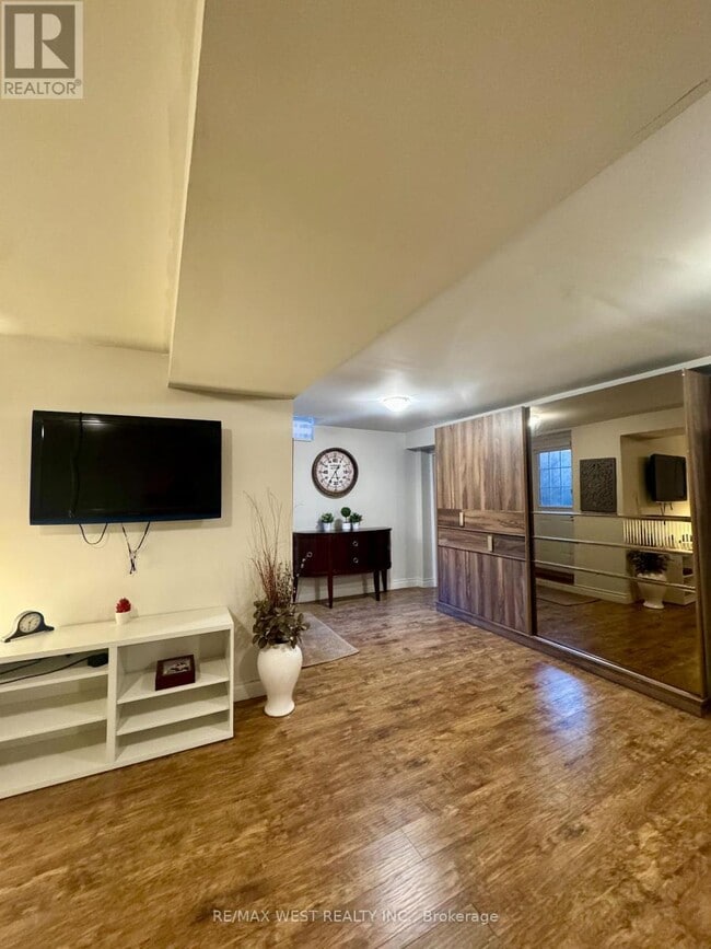 Photo - 169 Larratt Ln