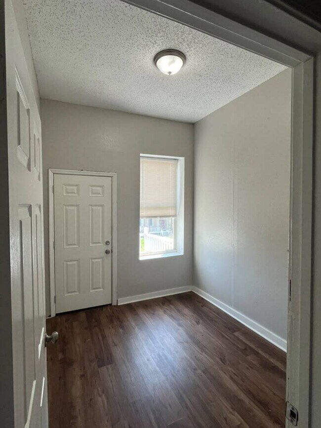 Photo - "Charming 4-Bed Duplex in St. Louis City 2nd Floor with Granite Countertops & Gleaming Hardwood F...
