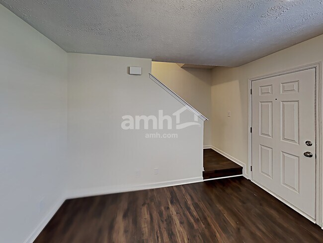 Photo - 5063 Tabitha St