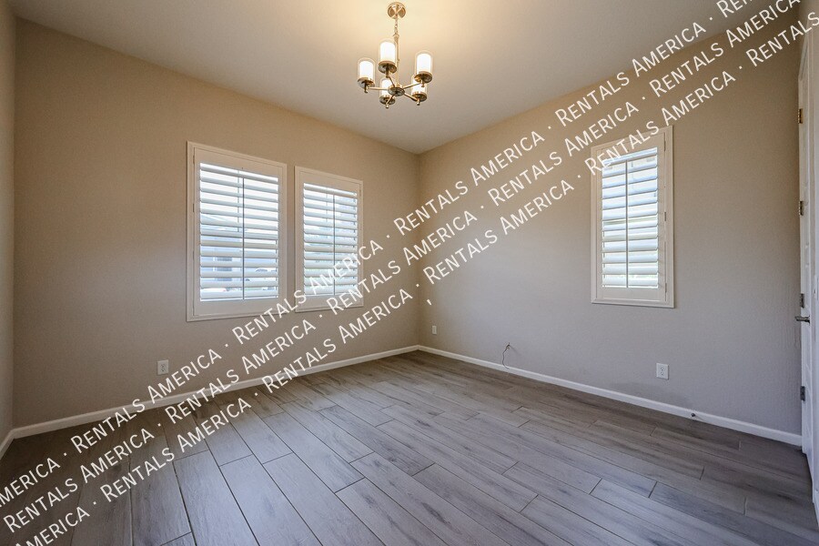 248 E Desert Broom Dr