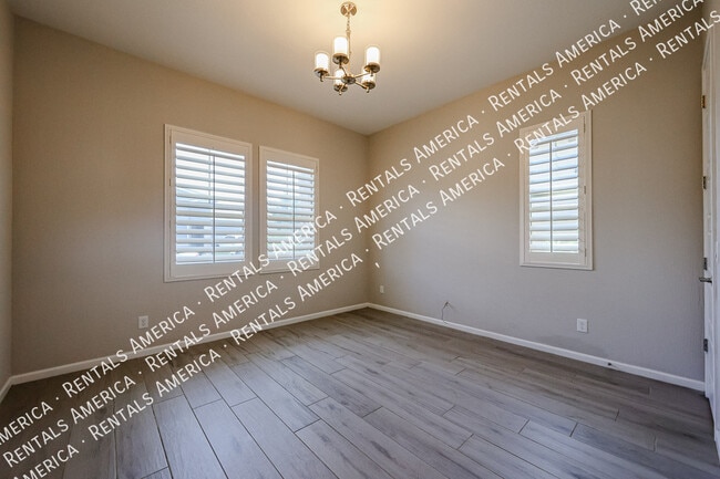 248 E Desert Broom Dr