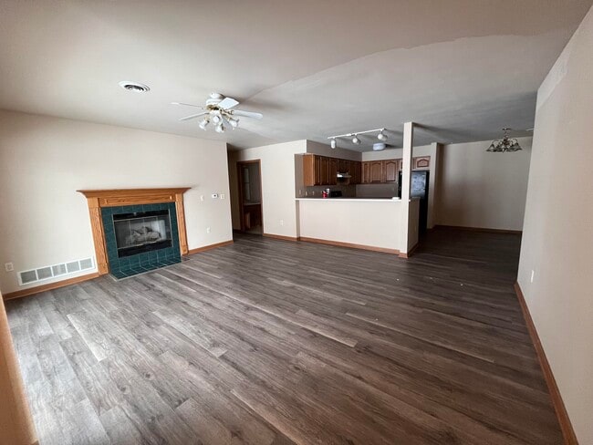 Photo - 280 S Lar-Ann St