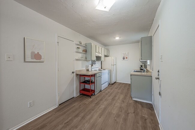 Photo - Super cute 2 bedroom 1 bath duplex