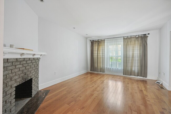 Photo - 1452 Spring Rd NW