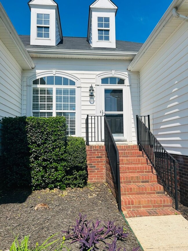 Photo - 711 Dutchman Ct