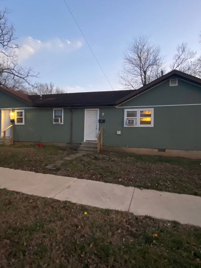 Building Photo - 1537 N Lyon Ave Unit A