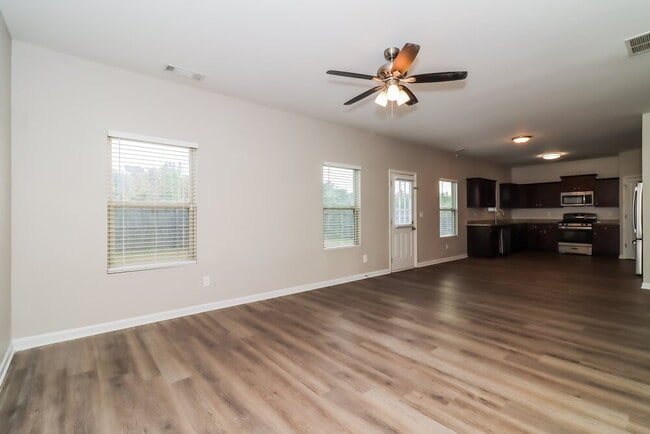 Photo - 167 Aberdeen Way