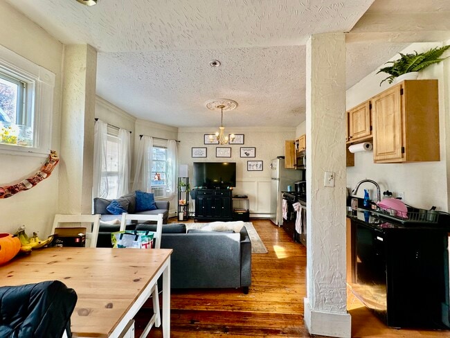 Photo - 93 Hillside St