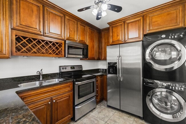 Photo - 202 Robinson St