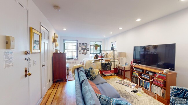 Building Photo - 30 Charlton St Unit 5N Rental