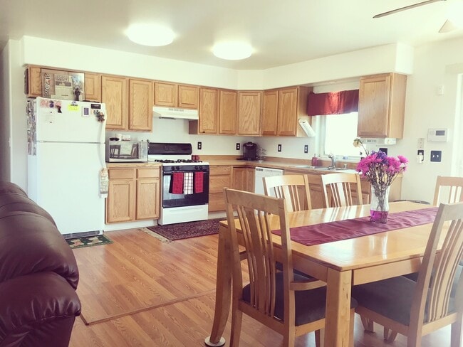 Photo - Centrally located 3 bed/2 bath Ranch style home with large oversized heated garage.