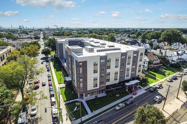 Context - Luxury Rental With Private Parking