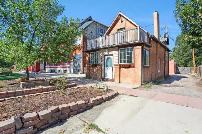 63 Acoma St