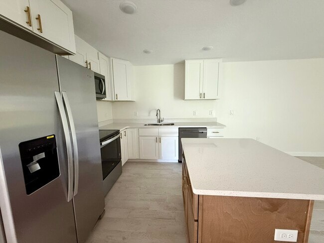 Photo - 95 W Towne Pl