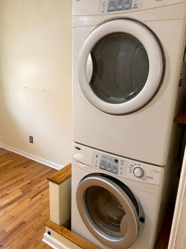 Washer/Dryer - 1620 Briarcliff Rd NE Unit 1