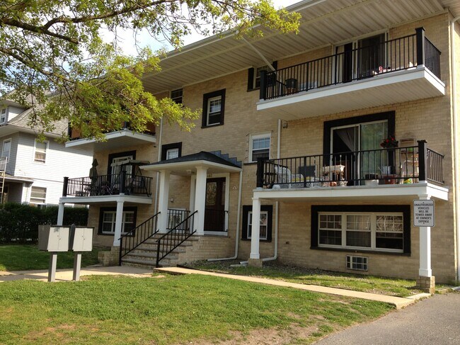 Photo - 402 6th Ave Apartments