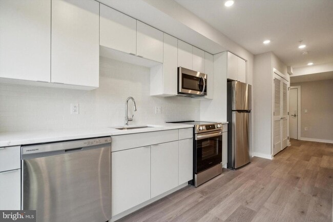 Building Photo - 3449 Scotts Ln Unit A404