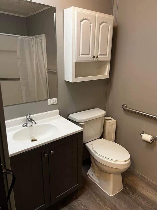 102 6th St Unit B