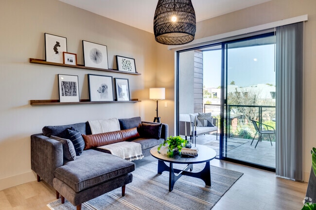 2BR, 2BA - 1,141SF - Living Room