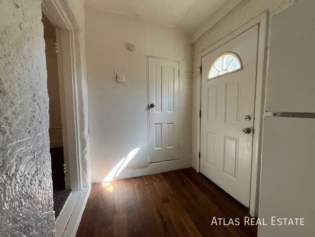 Photo - 810 E 9th St Unidad 3