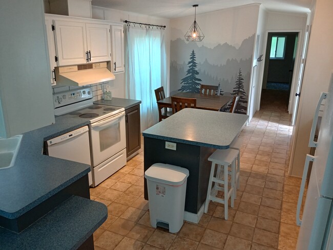 Photo - 202 Holly St