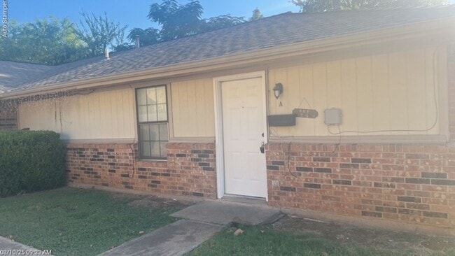 Photo - 207 Hosack St