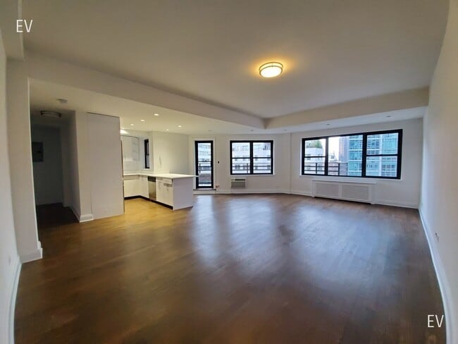 Building Photo - 157 W 57th St Unit PHB