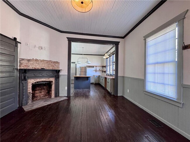 Photo - 749 Cooper St SW