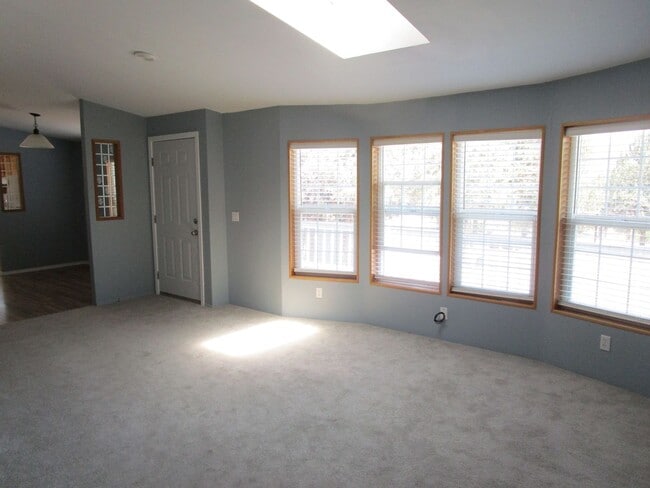 15142 Loafer Ave